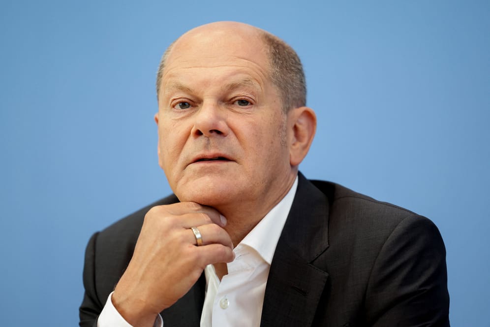 Kanzler Olaf Scholz (SPD) in der Sommer-Pressekonferenz: Er setzt die Tradition seiner Vorgängerin fort.