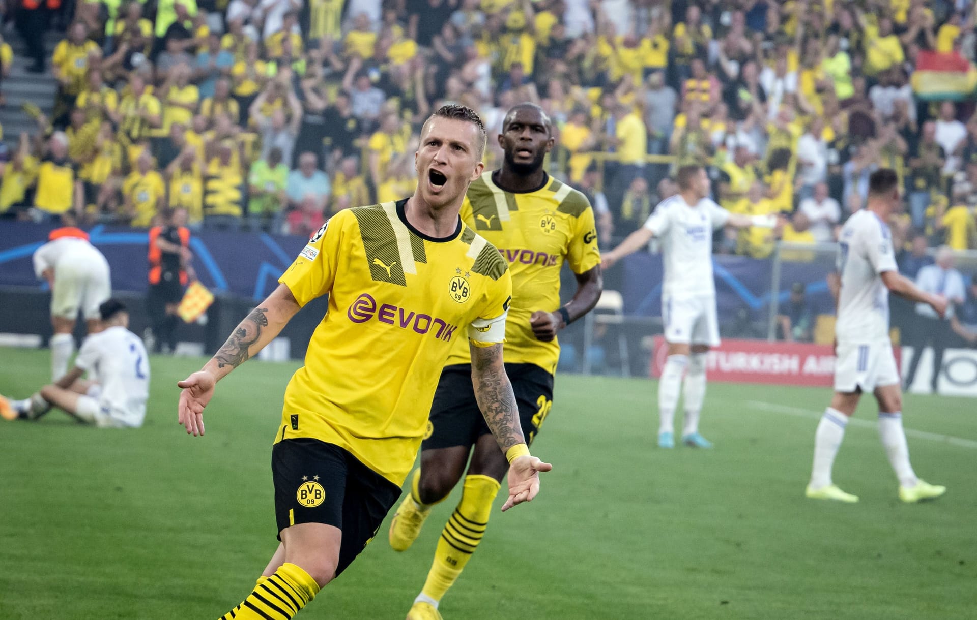 Marco Reus: Der Kapitän spielte eine starke Partie. Setzte die Kopenhagener im Pressing immer wieder erfolgreich unter Druck und eroberte so mehrfach den Ball. Glänzte vor allem im Zusammenspiel mit Brandt, der ihm auch das 1:0 auflegte. Note 2