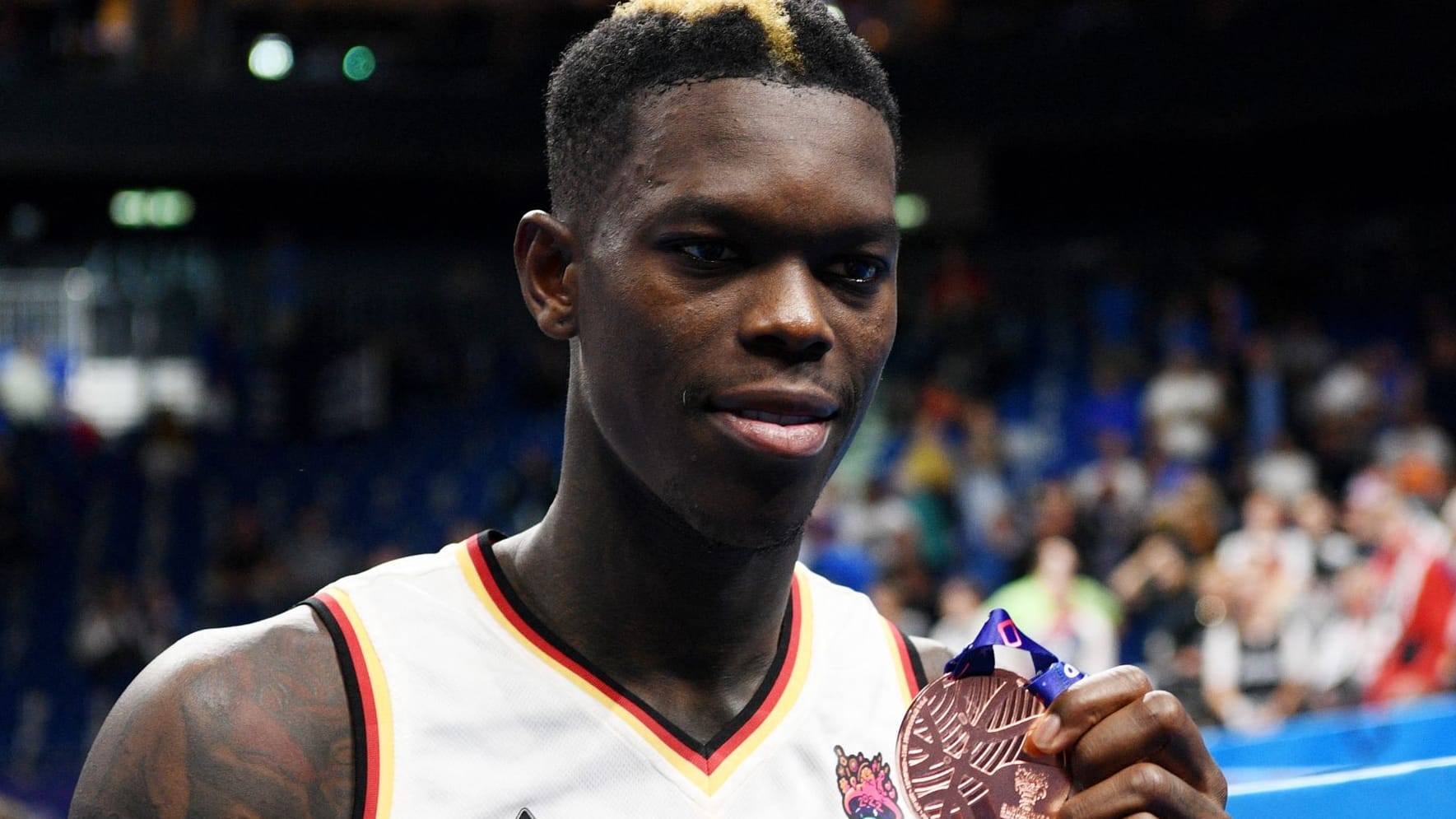 Dennis Schröder mit der Bronzemedaille: Der deutsche Star überragte bei der EM.