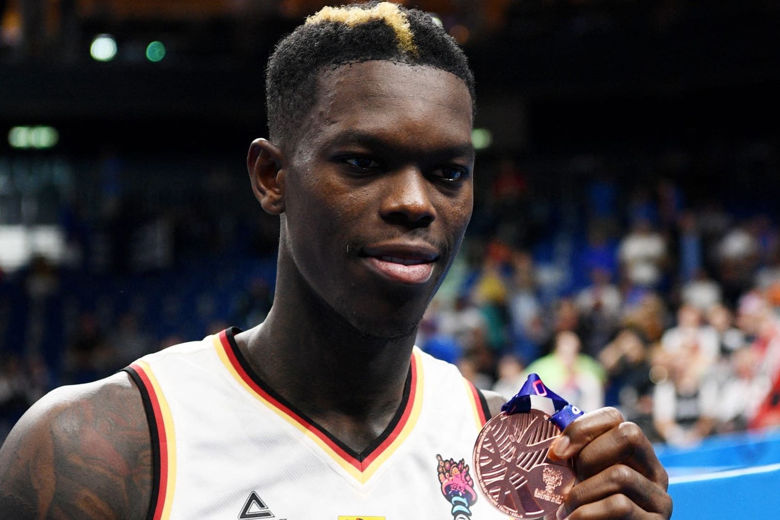 Dennis Schröder mit der Bronzemedaille: Der deutsche Star überragte bei der EM.