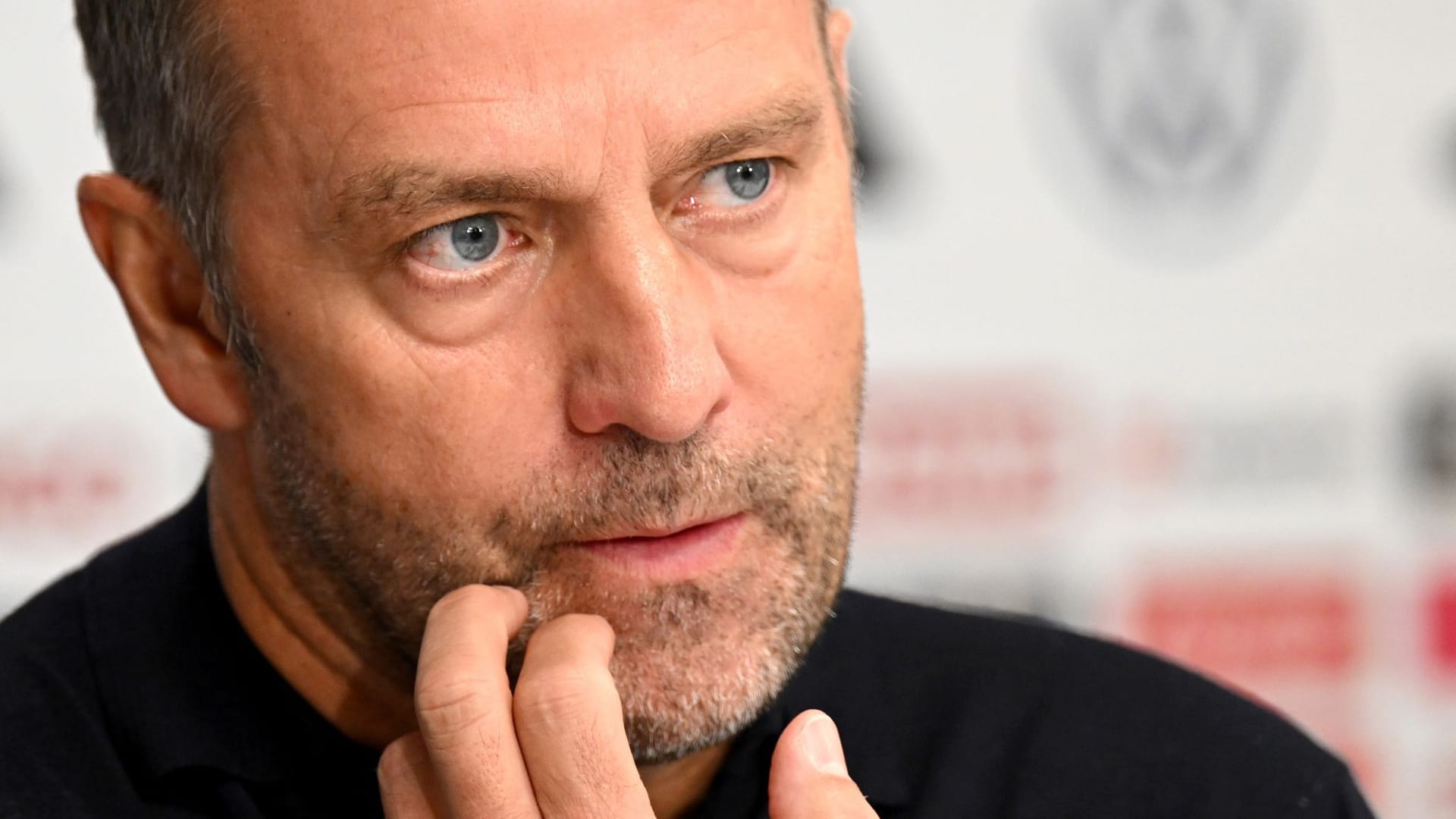 Hansi Flick: Der Bundestrainer kontrollierte nach dem enttäuschenden 0:1 seine Emotionen.