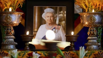 Am 8. September 2023 ist Queen Elizabeth II. im Alter von 96 Jahren gestorben. Am 19. September fand das Staatsbegräbnis der Monarchin statt. Sehen Sie hier die emotionalsten Bilder Zeremonie.