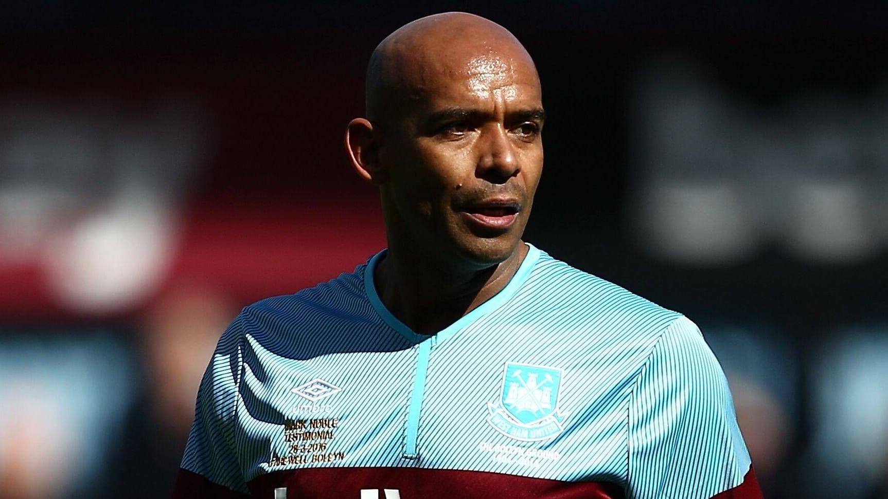 Trevor Sinclair, hier bei einem Benefizspiel im Jahr 2015: Scharfe Kritik nach Tweet. Trevor Sinclair, hier bei einem Benefizspiel im Jahr 2015: Scharfe Kritik nach Tweet.