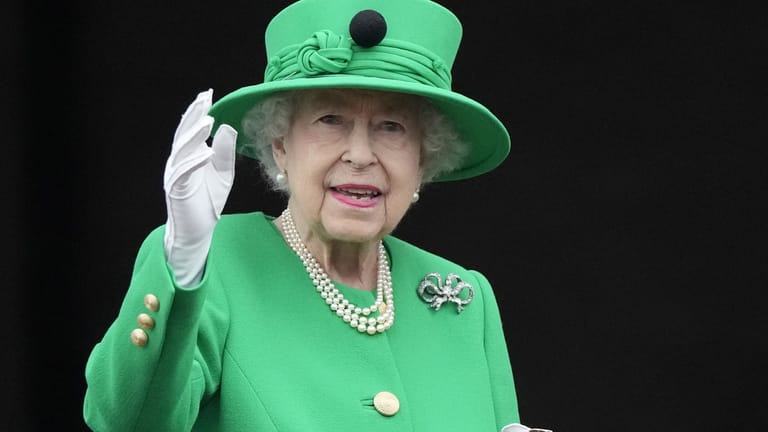 Königin Elizabeth II.: Von 96 Jahren saß sie 70 auf dem Thron von England. Die Monarchin hatte in bewegtes Leben, das von Familie und Liebe geprägt war.