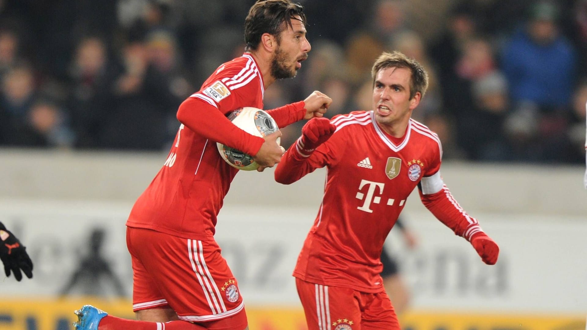 Jubel bei Claudio Pizarro und Philipp Lahm (Archivbild): Über viele Jahre spielte das Duo beim FC Bayern München zusammen.