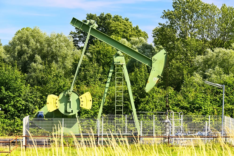 Pumpe zur Erdölförderung (Symolbild): Ein Barrel (159 Liter) der Nordseesorte Brent kostete am Morgen 95,02 US-Dollar, ein Fass der US-Sorte West Texas Intermediate (WTI) 88,64 Dollar.