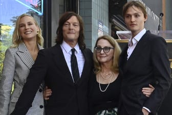 Norman Reedus mit Diane Kruger, Mutter Marianne Reedus und Sohn Mingus Reedus auf dem Hollywood Walk of Fame in Los Angeles.