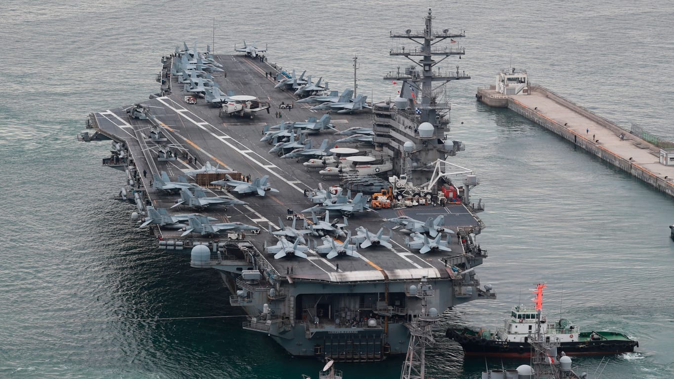 USS Ronald Reagan in Busan: Der amerikanische Flugzeugträger ist Teil der großen Marineübung der USA und Südkorea.