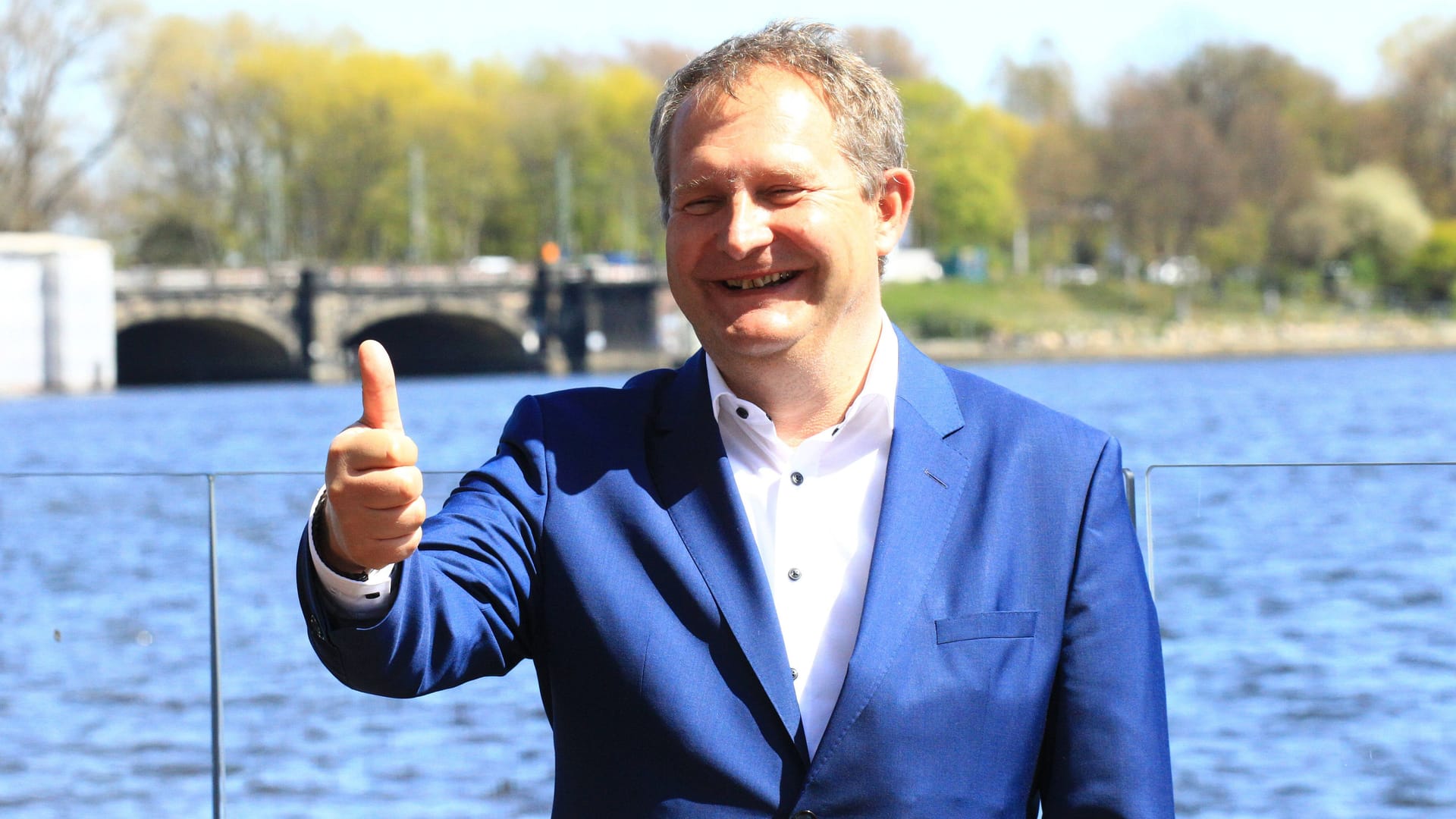 Hamburgs Umweltsenator Jens Kerstan (Archivbild): Er fährt einen Elektro-Dienstwagen. Hamburgs Umweltsenator Jens Kerstan (Archivbild): Er fährt einen Elektro-Dienstwagen.