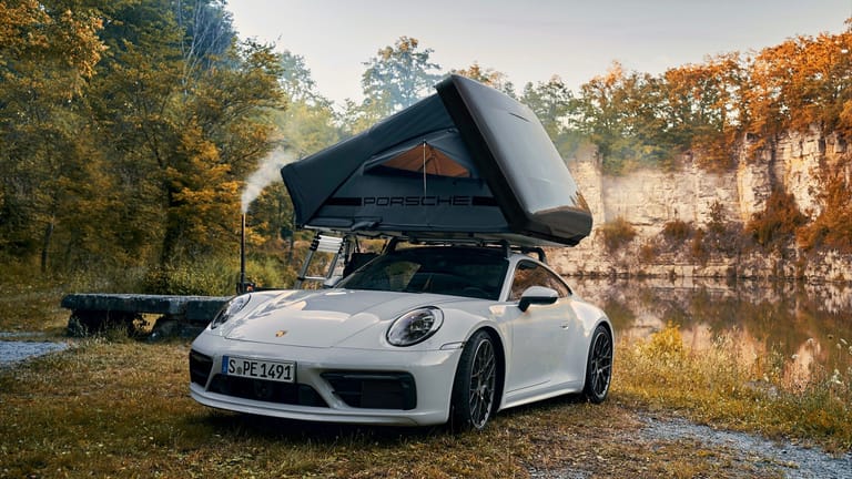 Porsche mit Ausblick: Für verschiedene Modelle ist im offiziellen Zubehörshop des Herstellers ein Dachzelt im Angebot.