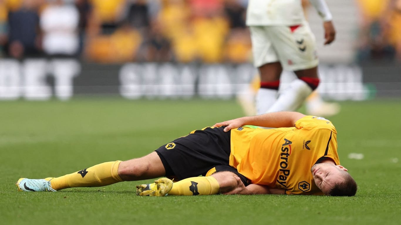 Sasa Kalajdzic am Boden: Der Stürmer verletzte sich gleich im ersten Spiel für seinen neuen Verein.