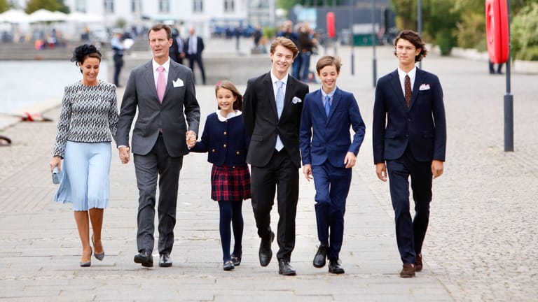 Prinz Joachim: Hier zu sehen umringt von seiner Ehefrau Prinzessin Marie und seinen Kindern Prinz Nikolai, Prinz Felix, Prinz Henrik und Prinzessin Athena.