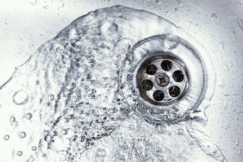 Abfluss: Reinigen Sie Rohre regelmäßig, um Verstopfungen zu verhindern.
