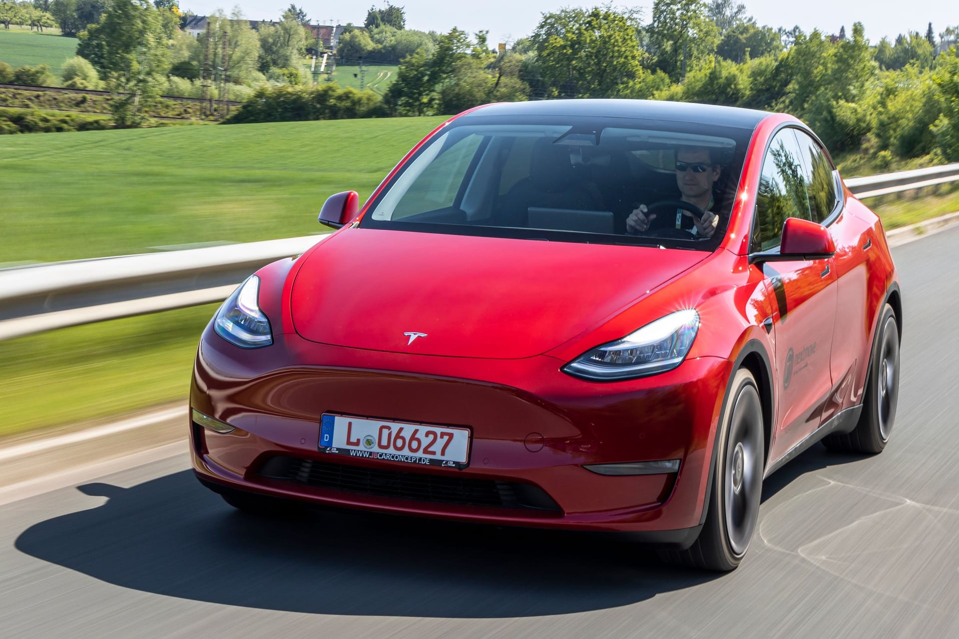 Tesla Model Y: Der US-Autobauer verkauft zwar mehr Fahrzeuge, die Gewinne sind aber gesunken.