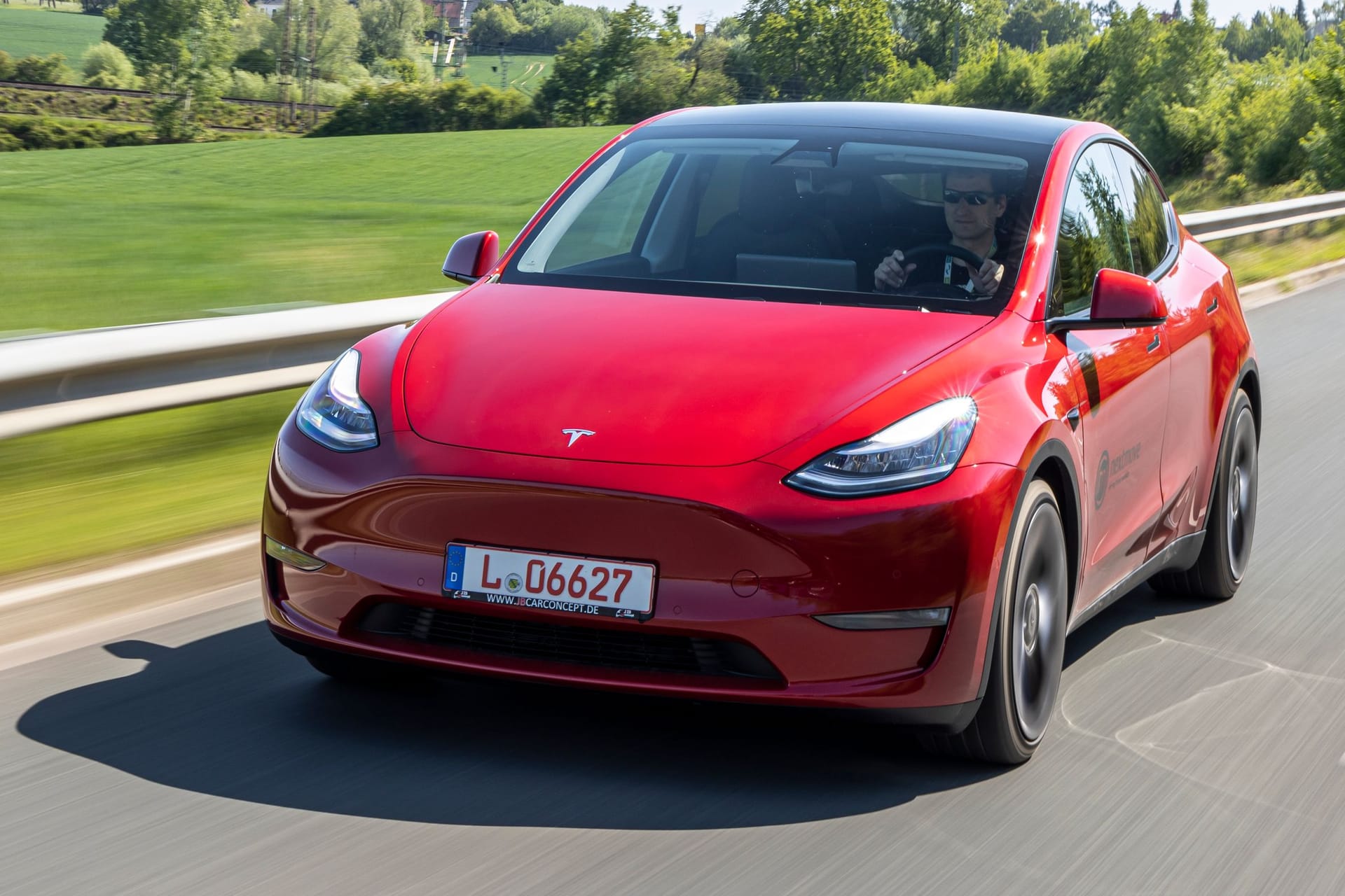 Tesla Model Y: Der US-Autobauer verkauft zwar mehr Fahrzeuge, die Gewinne sind aber gesunken.