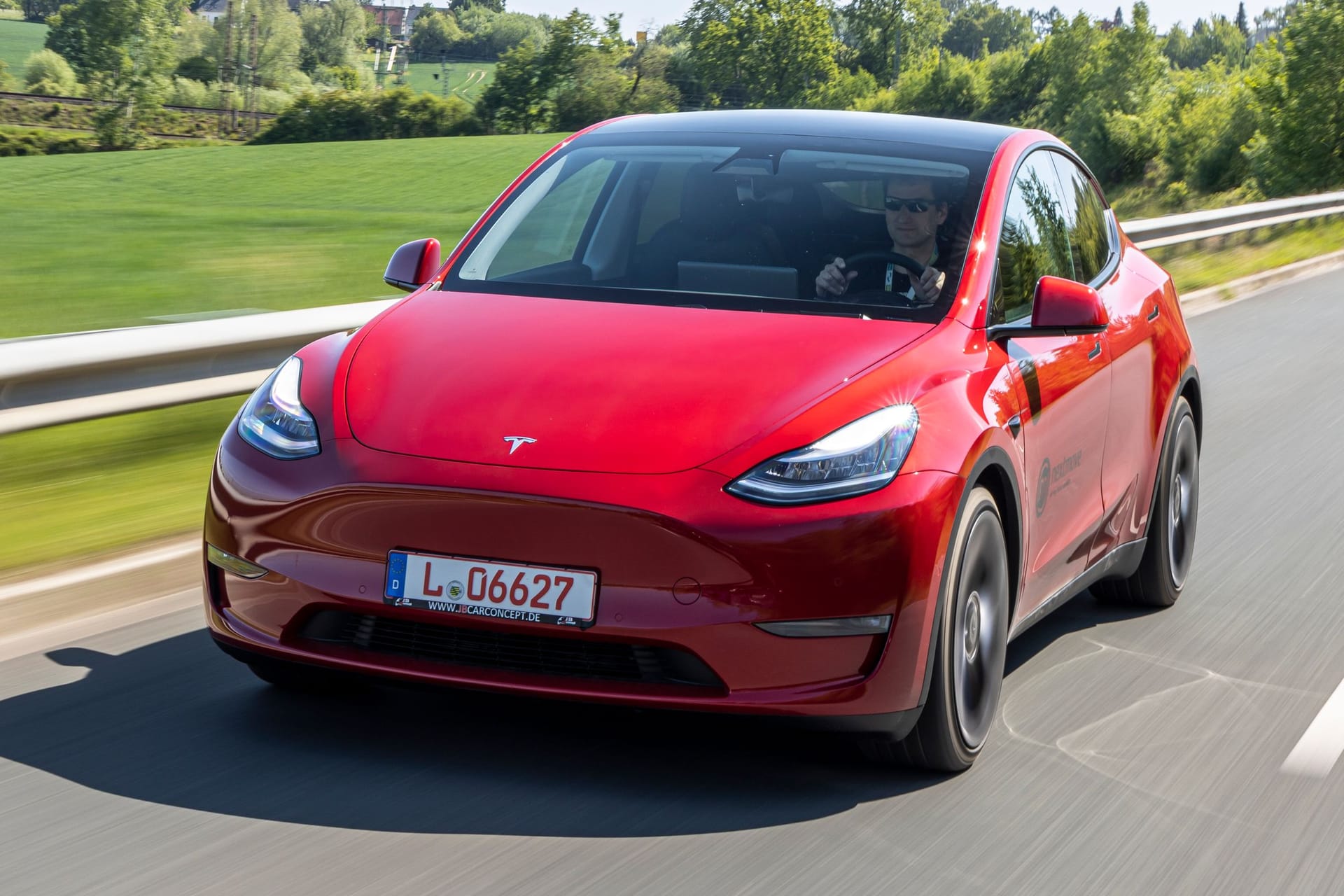 Tesla Model Y: Der US-Autobauer verkauft zwar mehr Fahrzeuge, die Gewinne sind aber gesunken.