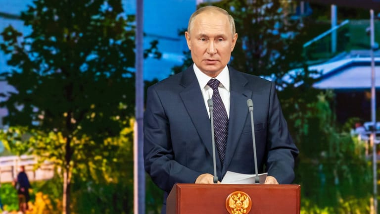 Wladimir Putin bei den Feierlichkeiten in Moskau: An seinem Auftritt gab es scharfe Kritik.