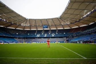 Blick in das leere Volksparkstadion (Archivbild): Am 21. April empfängt der HSV den FC St. Pauli.