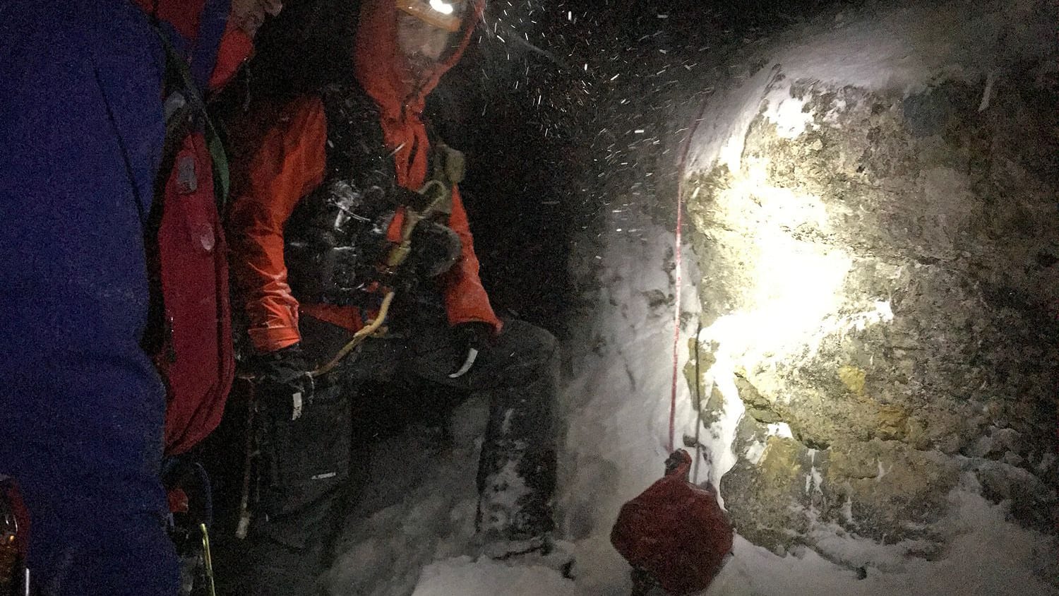 Schneefall, Eis, Starkregen, Wind und Nebel: Die Bedingungen am Berg sind äußerst schwierig.