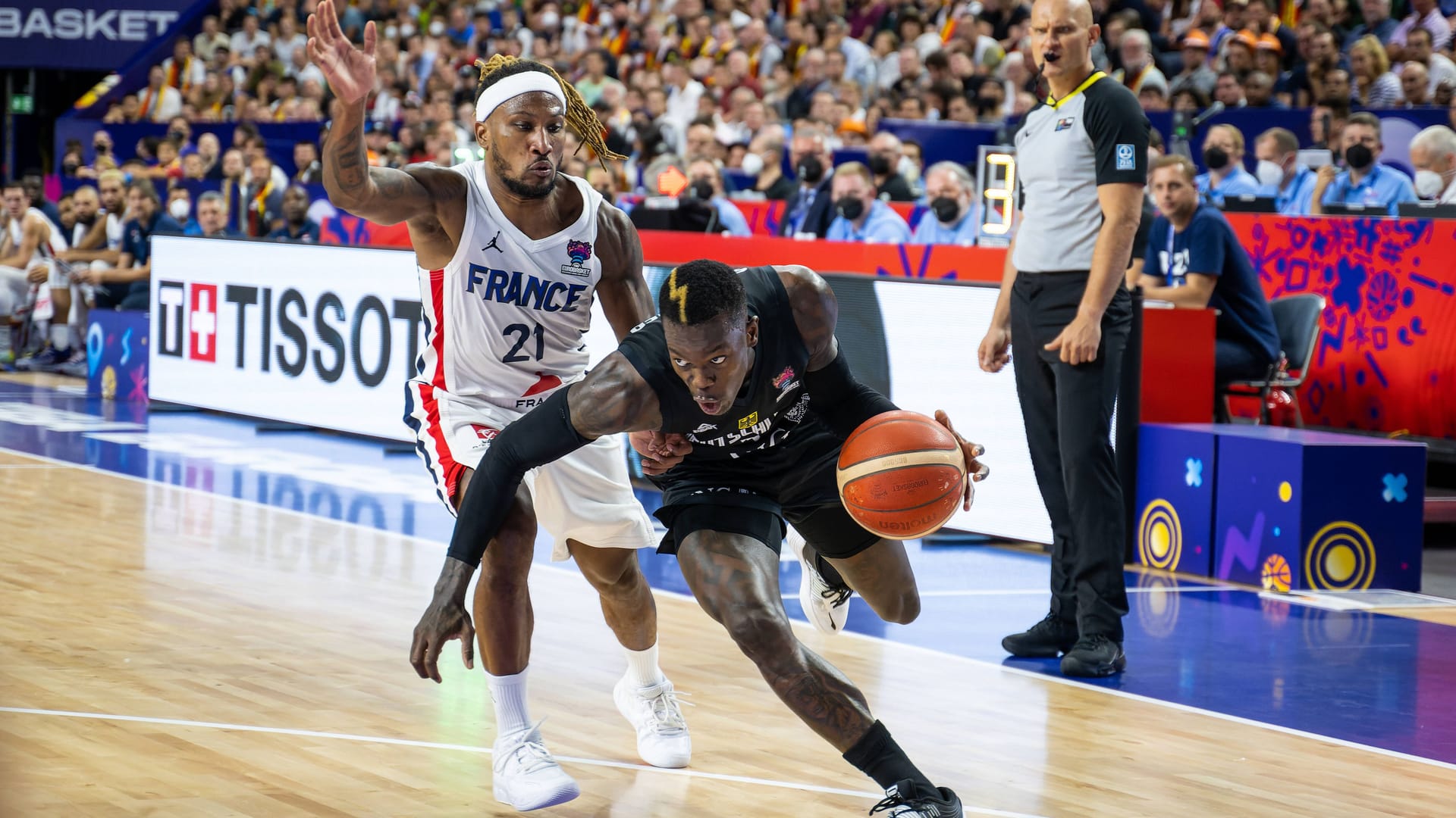 Dennis Schröder (PG): Der erste Wurfversuch des Superstars verkommt zum Airball – ein schlechtes Omen. Kann keinen seiner sechs Dreierversuche versenken, zudem fünf Turnover, die auch fünf Assists kaum aufwiegen. Lässt im letzten Viertel zumindest einmal kurz seine ganze Klasse aufblitzen, als er mit einem Fake die gesamte französische Defense in Rente schickt. NOTE 4