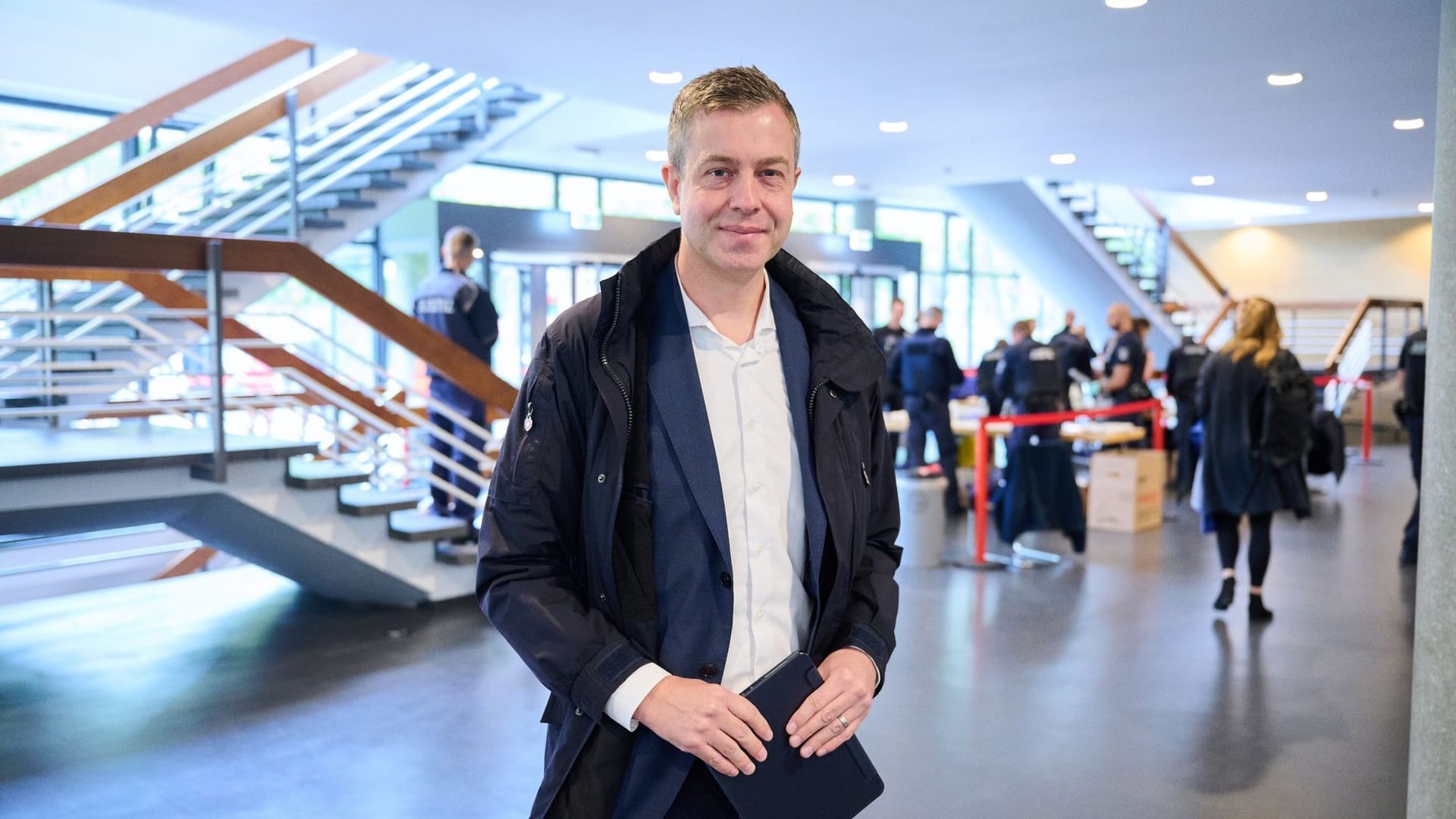 Berlins CDU-Generalsekretär Stefan Evers: Passend zum Beginn der Verhandlungen zur Wahl 2021 fordert Evers den Rücktritt des damaligen Innensenators.