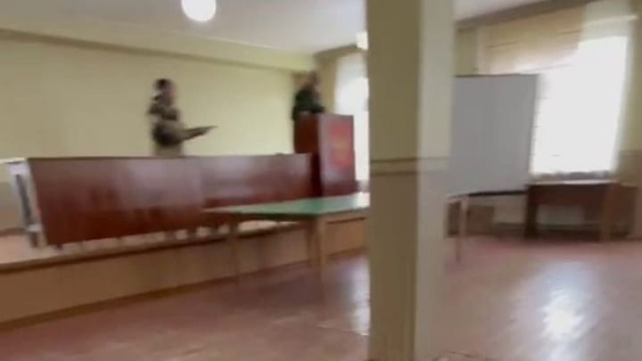 Ein Mann hat in der russischen Provinz Irkutsk einen Rekrutierungsoffizier während seiner Einberufung erschossen. Ein Mann hat in der russischen Provinz Irkutsk einen Rekrutierungsoffizier während seiner Einberufung erschossen.