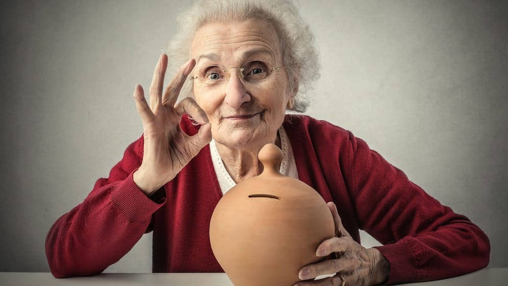 Seniorin: Sparsam leben ist für viele Frauen und Männer der älteren Generation keine Kunst.