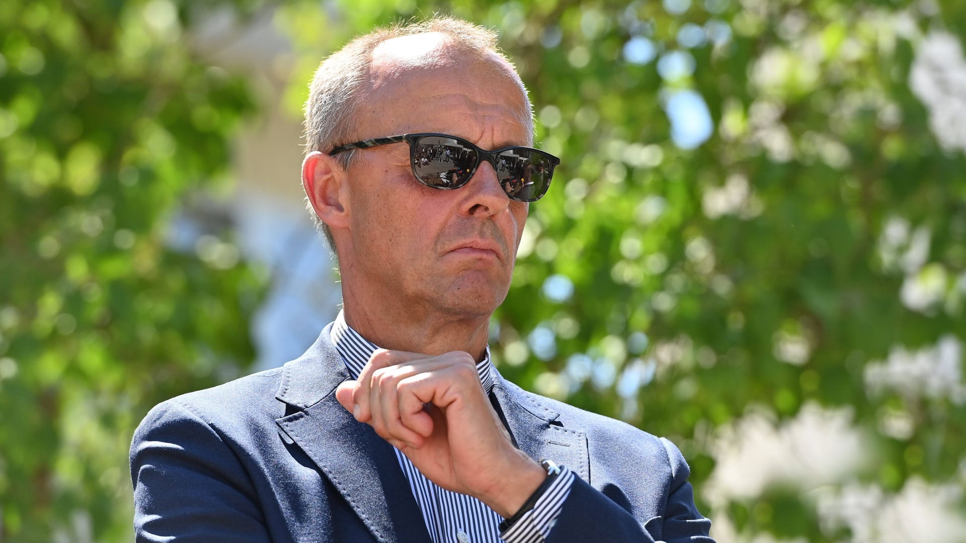 Friedrich Merz mit Sonnenbrille: Der CDU-Chef befürchtet einen Ausfall der Stromversorgung im Winter.