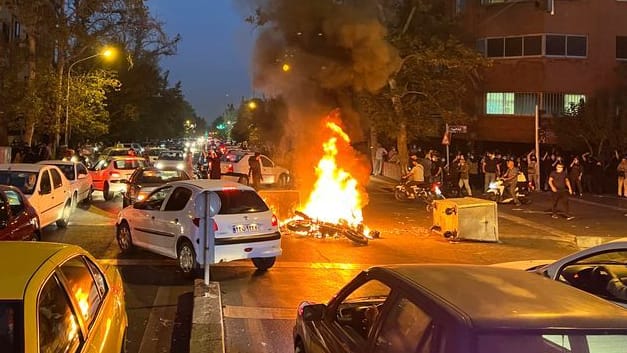 Proteste in Teheran: Experten zufolge spitzt sich die Lage im Iran weiter zu.