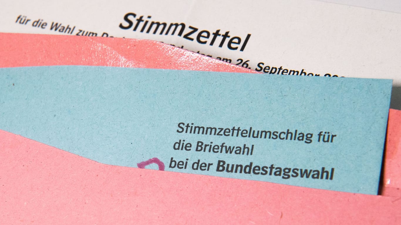 Stimmzettelumschlag für die Briefwahl zur Bundestagswahl (Symbolbild): Im September 2021 kam es in Berlin zu verschiedensten Ausfällen, jetzt soll ein neuer Wahlleiter für Besserung sorgen.