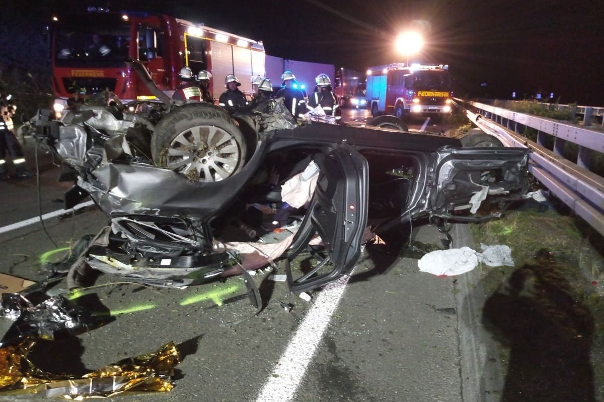 Auf der A1 bei Gevelsberg lag das Auto auf dem Dach: Der Fahrer wurde schwerverletzt.