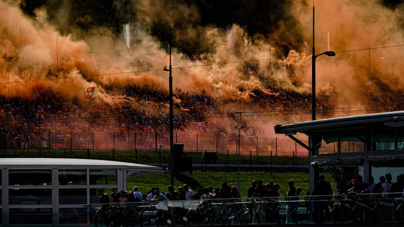 Die "Orange Army" von Max Verstappen, hier beim Großen Preis von Österreich in Spielberg: Die Fans des Weltmeisters sind berühmt-berüchtigt.