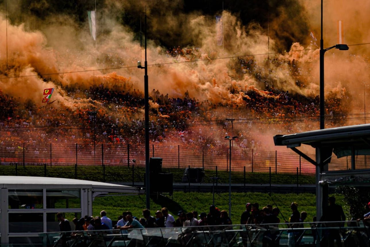 Die "Orange Army" von Max Verstappen, hier beim Großen Preis von Österreich in Spielberg: Die Fans des Weltmeisters sind berühmt-berüchtigt.