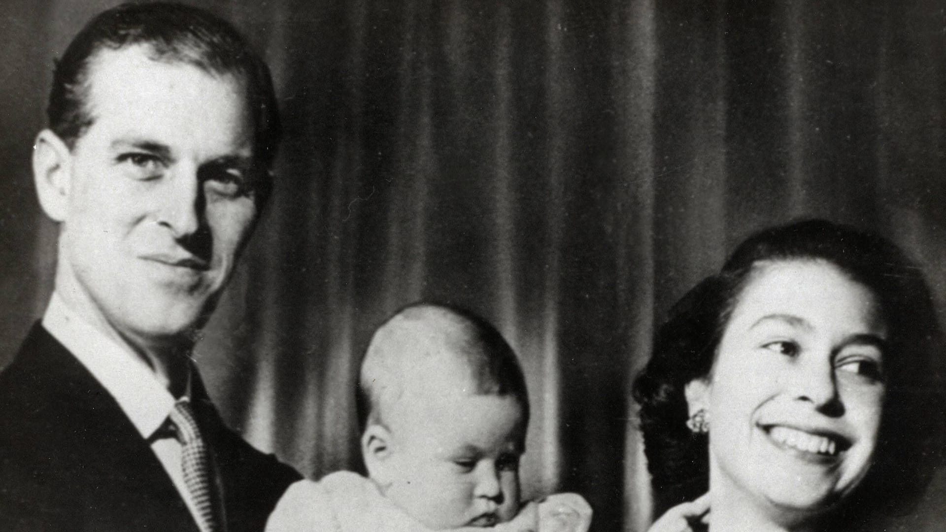 Als erstes Kind von Prinz Philip und Königin Elizabeth II. kam Charles am 14. November 1948 auf die Welt.