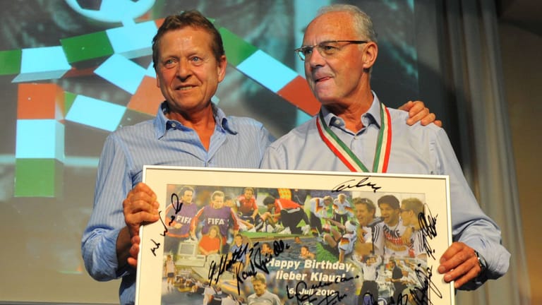 Franz Beckenbauer und Klaus Eder (v.r.): Der Kaiser und der langjährige DFB-Physiotherapeut haben den 1990 gemeinsam den WM-Titel in Italien gefeiert, die enge Verbindung ist bis heute geblieben.