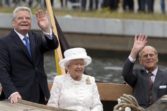 Bootsfahrt mit dem Bundespräsidenten (Archivbild): 2015 war die Queen zum letzten Mal in Deutschland.