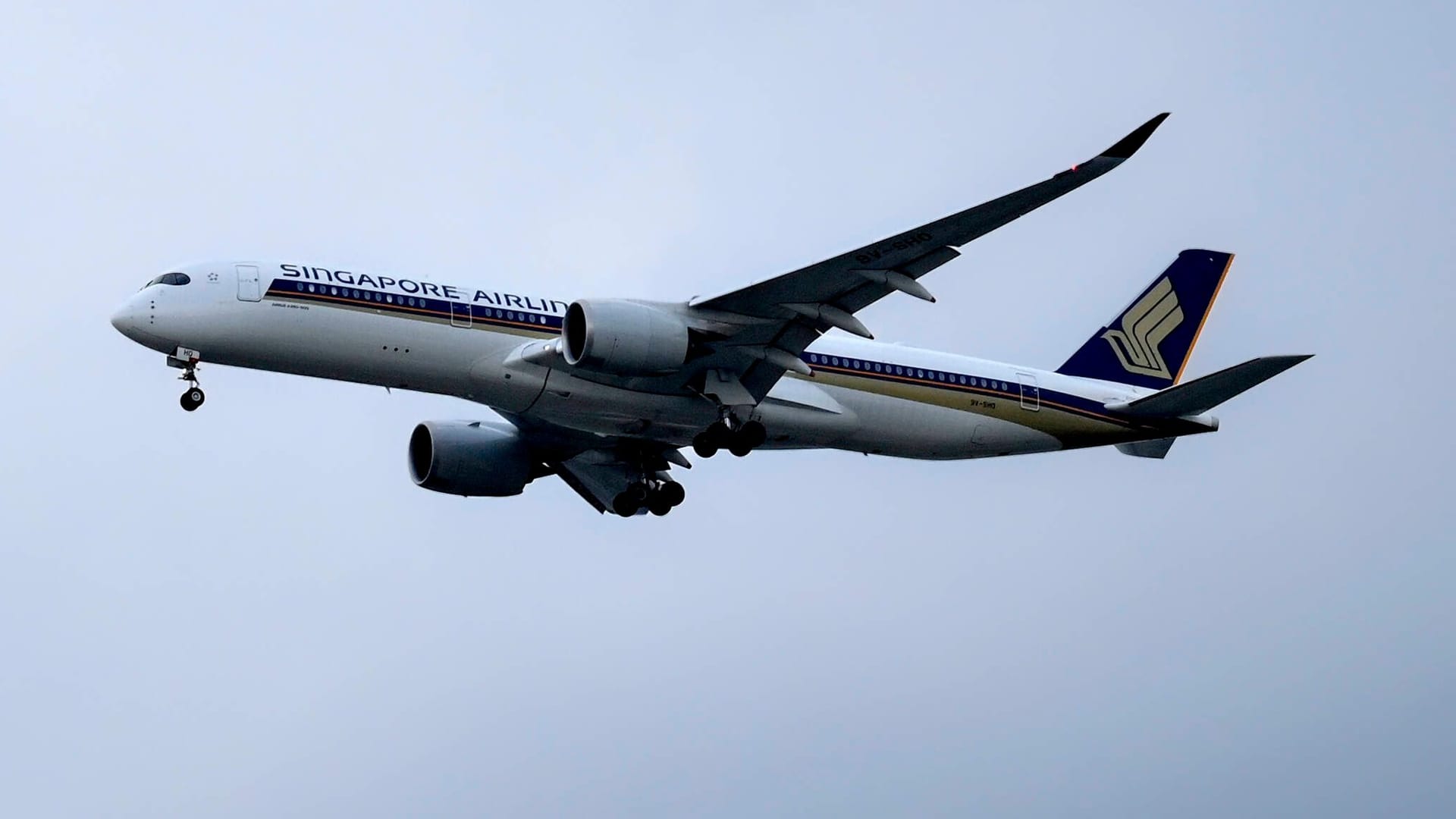 Flugzeug der Singapur Airlines (Symbolbild): Ein Passagier an Bord einer solchen Maschine sorgte für Probleme.