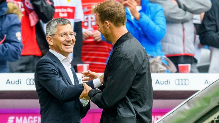 Herbert Hainer (l.) und Julian Nagelsmann: Der Präsident glaubt an die Wende mit dem Chefcoach beim FC Bayern und ist von einem Sieg am Freitag gegen Leverkusen überzeugt.