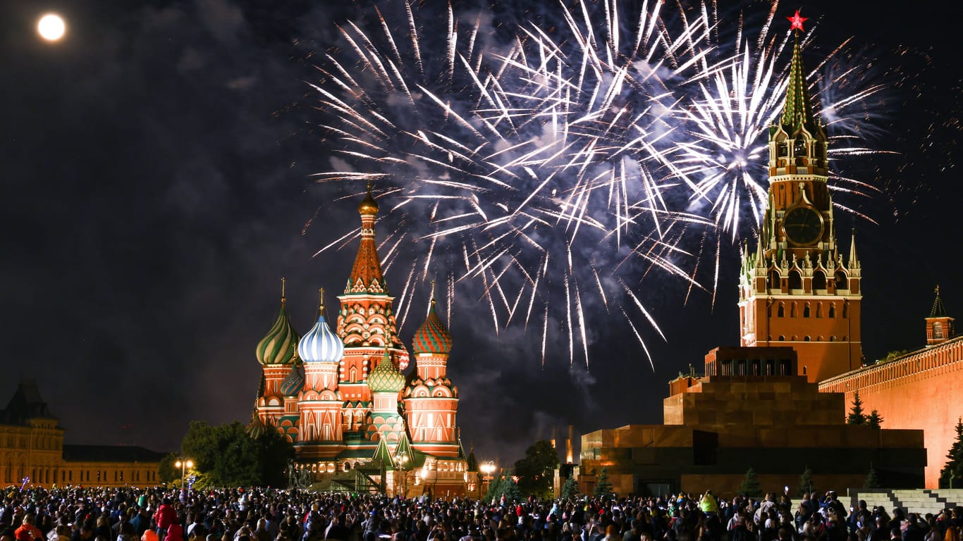 Feierlichkeiten in Moskau am 10. September: Während der Niederlage in Charkiw wurde in der russischen Hauptstadt ein großes Feuerwerk bestaunt.