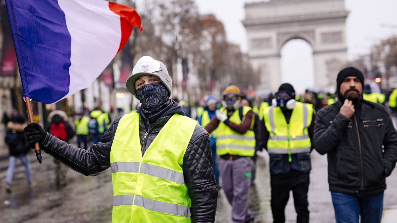 Gelbwestendemonstration in Frankreich 2018: Die Proteste richteten sich zu Beginn gegen die erhöhte Besteuerung etwa von Diesel.