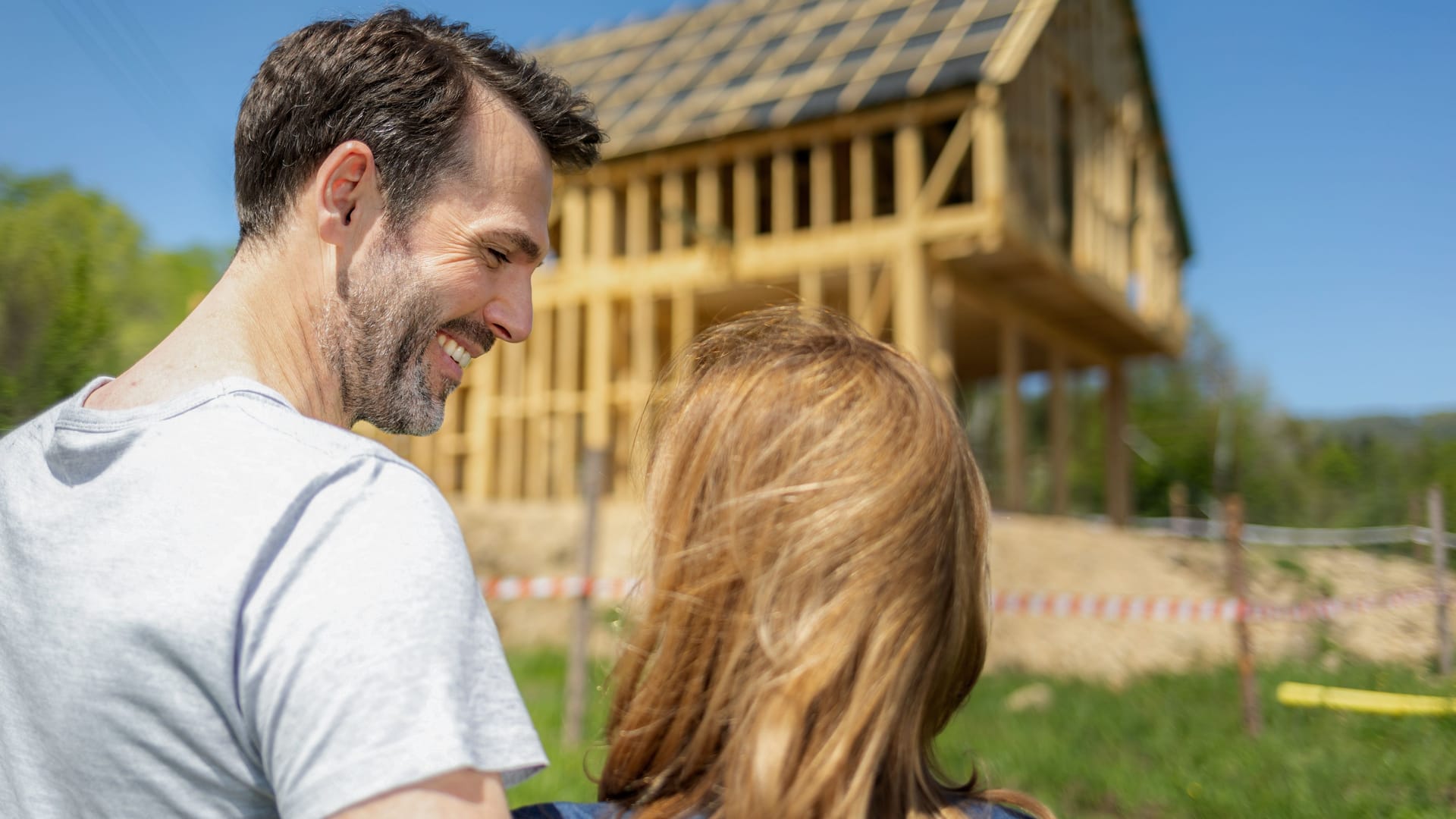 Wer seinen Traum vom eigenen Haus in die Realität umsetzen möchte, sollte einige Schritte auf seinem Weg beachten. Wer seinen Traum vom eigenen Haus in die Realität umsetzen möchte, sollte einige Schritte auf seinem Weg beachten.