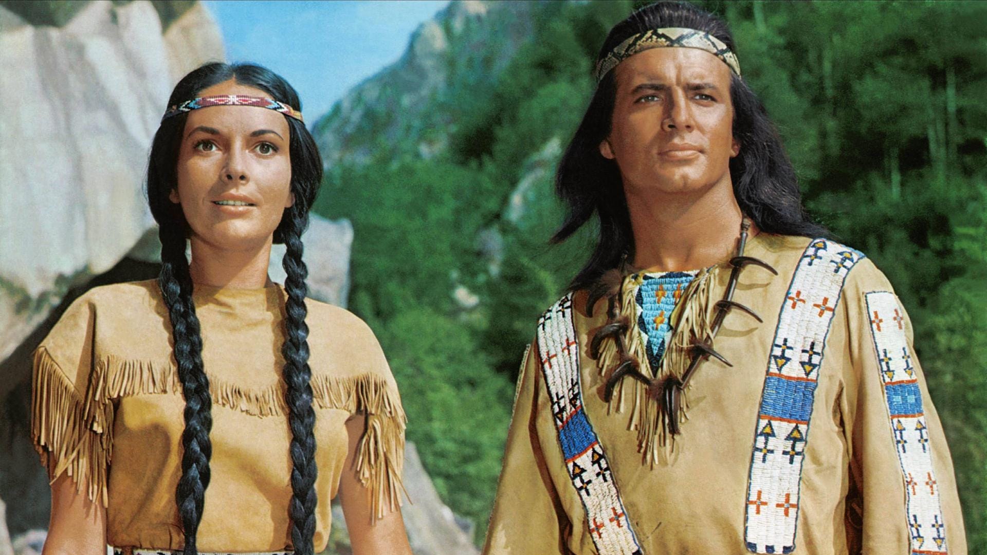 Karin Dor und Pierre Brice im Film "Winnetou: Der rote Gentleman" von 1964.