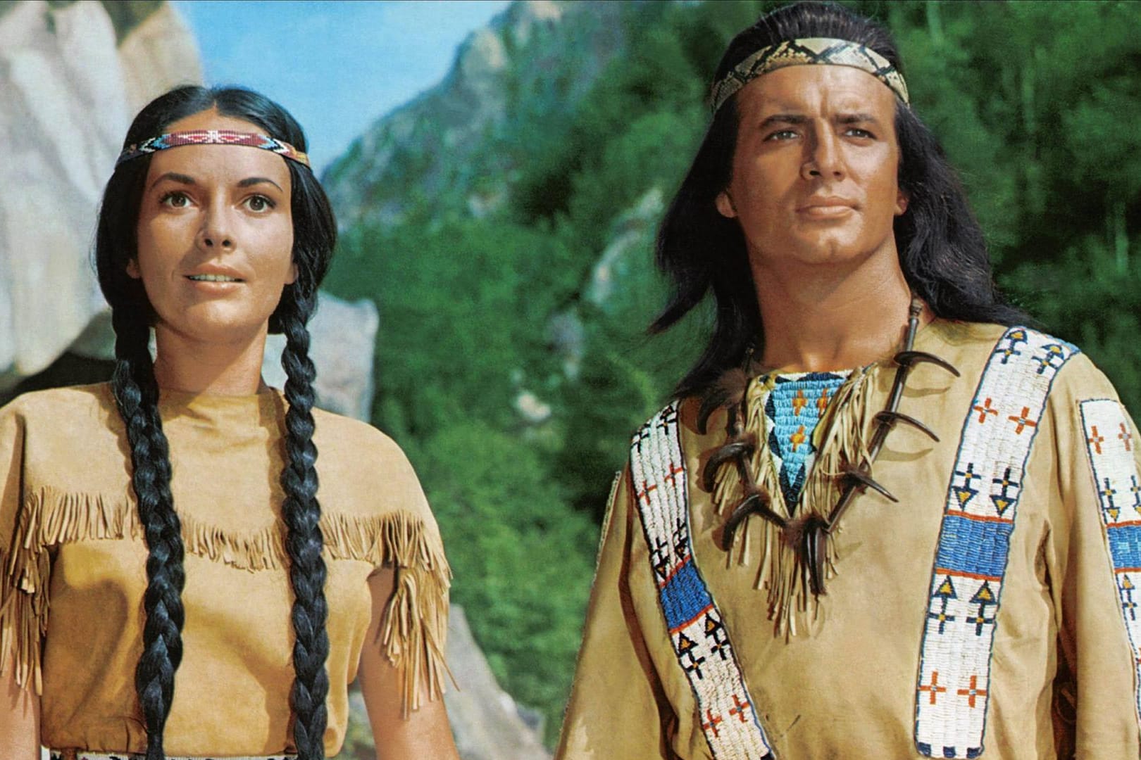 Karin Dor und Pierre Brice im Film "Winnetou: Der rote Gentleman" von 1964.