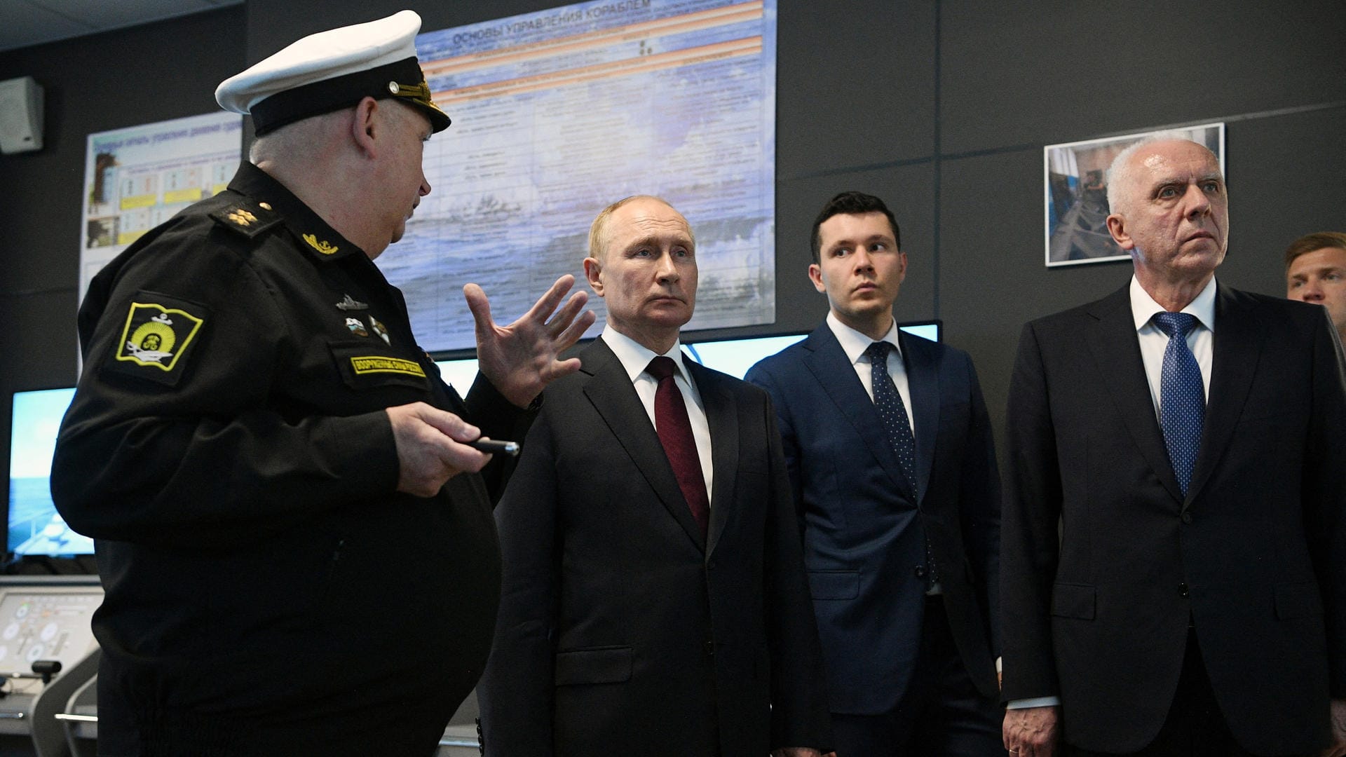 Kremlchef Putin inspiziert in Kaliningrad einen Stützpunkt der russischen Marine.