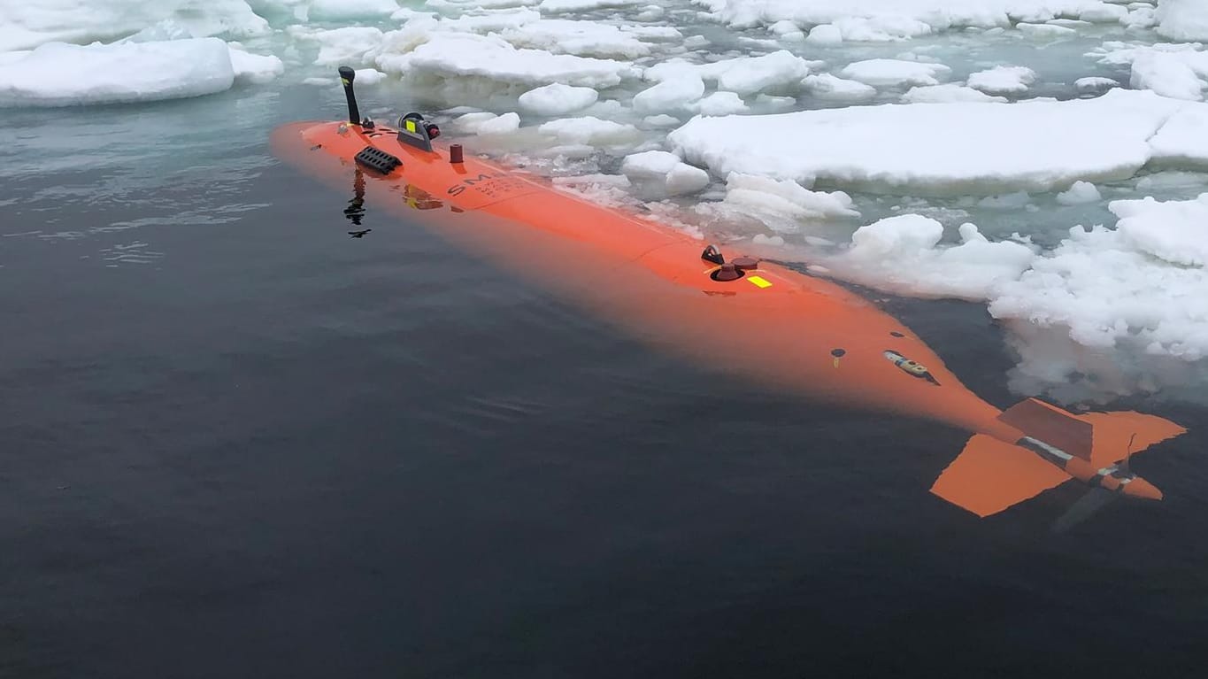 Ein Unterwasserfahrzeug untersucht den Thwaites-Gletscher (Archivbild): Neu Messungen zeigen, dass sich Risse vergrößern.