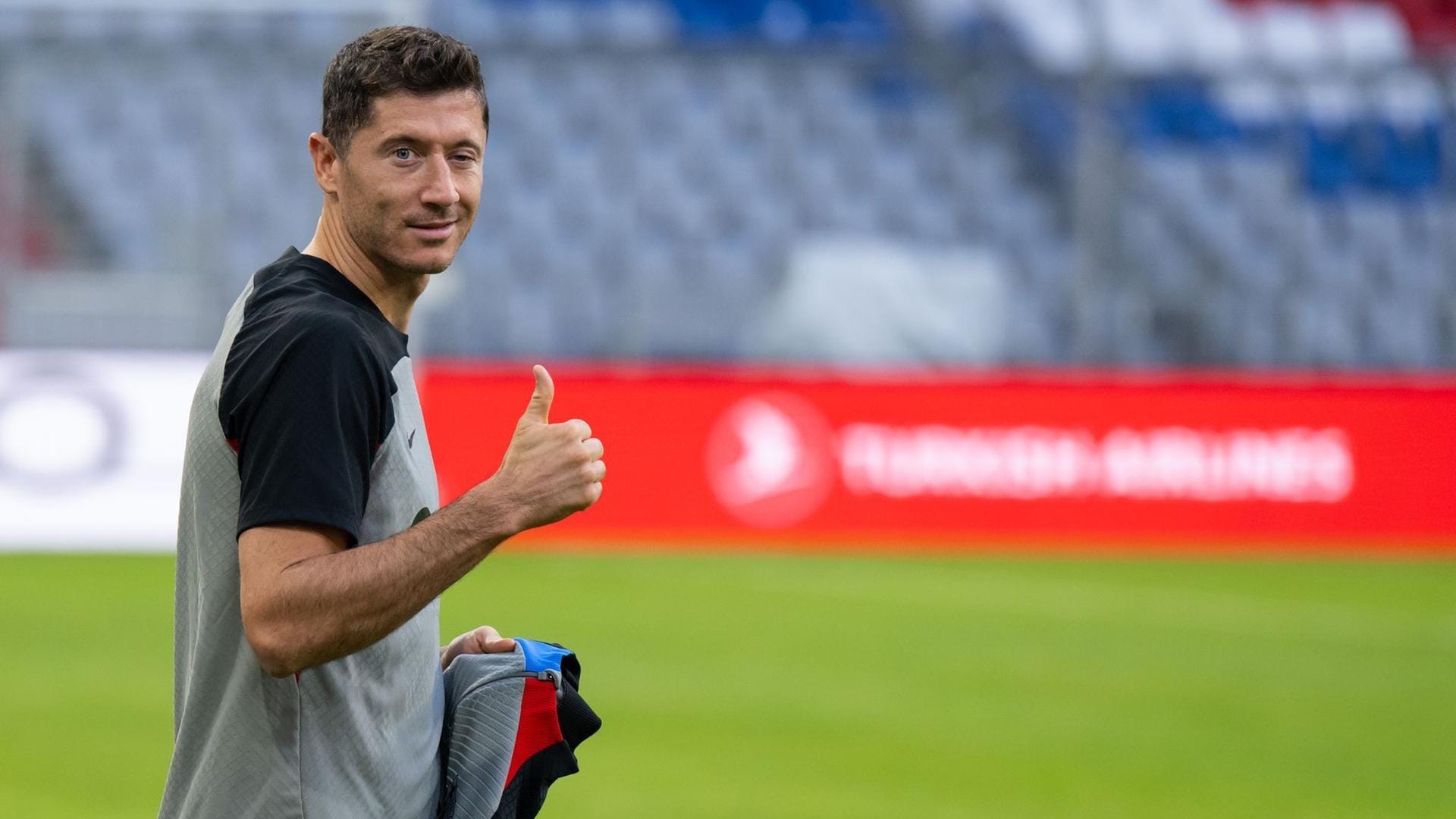 Robert Lewandowski will heute die Bayern triezen.