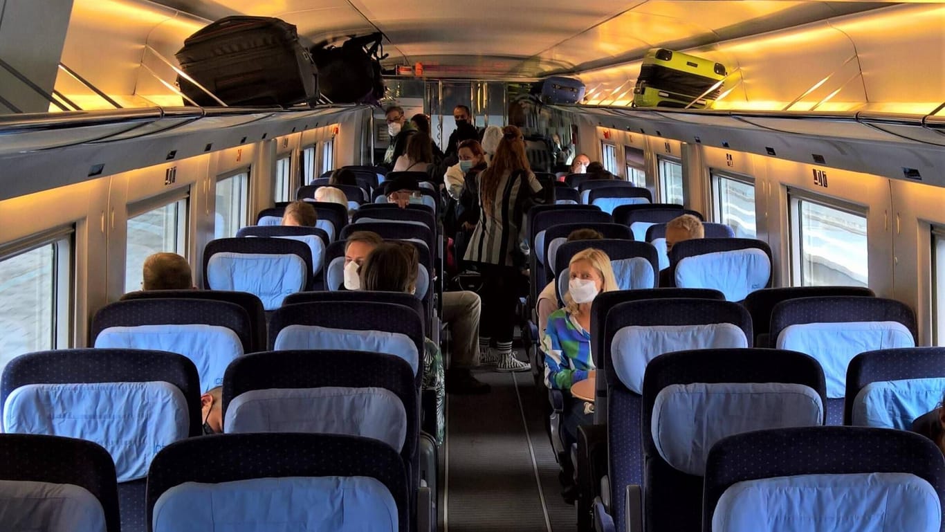 In der Bahn reist man meist entspannter als im Auto oder Flugzeug.