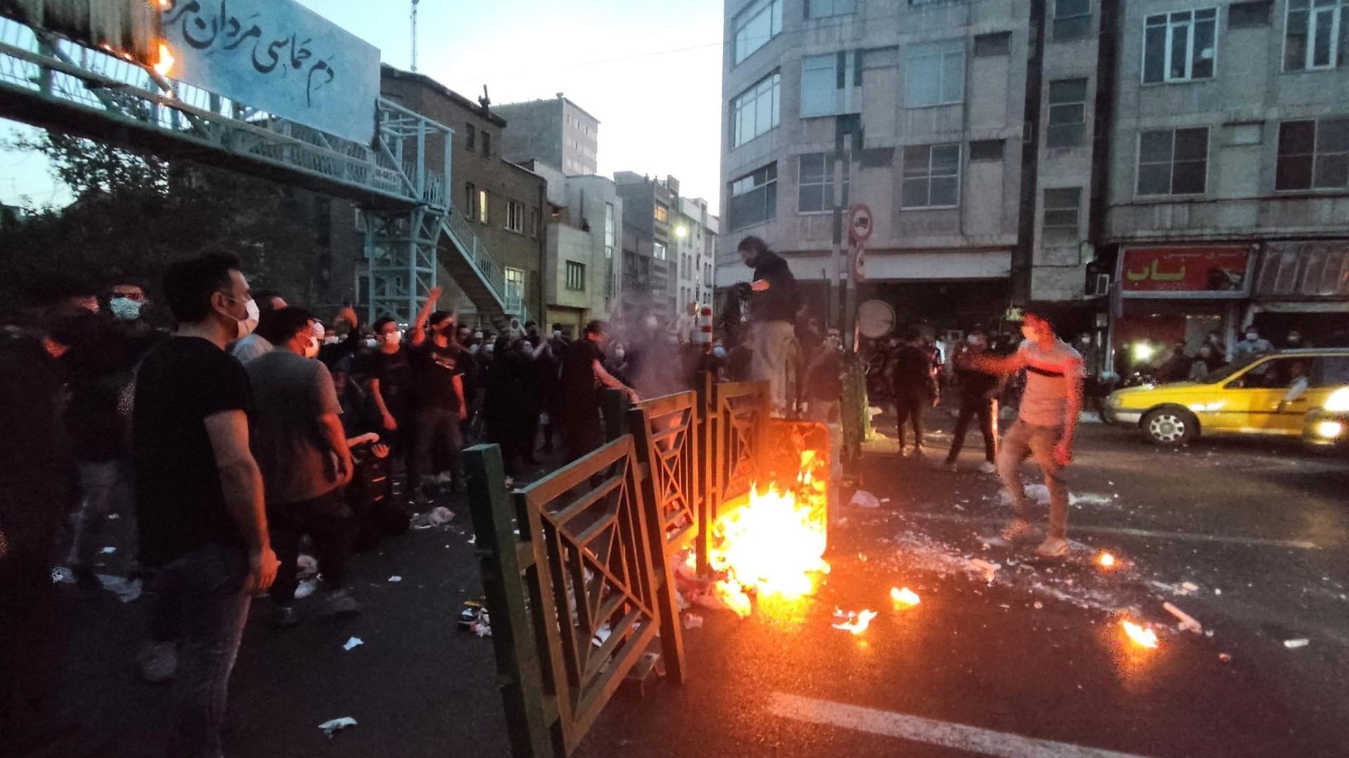 Demonstranten in Teheran: Die Proteste weiten sich aus.