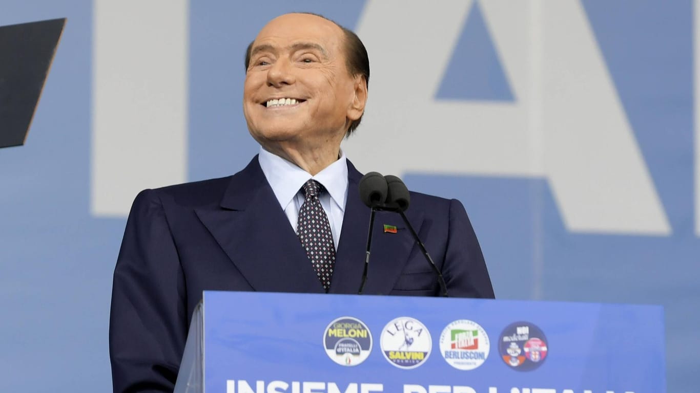 Silvio Berlusconi mischt wieder in Italiens Politik mit.