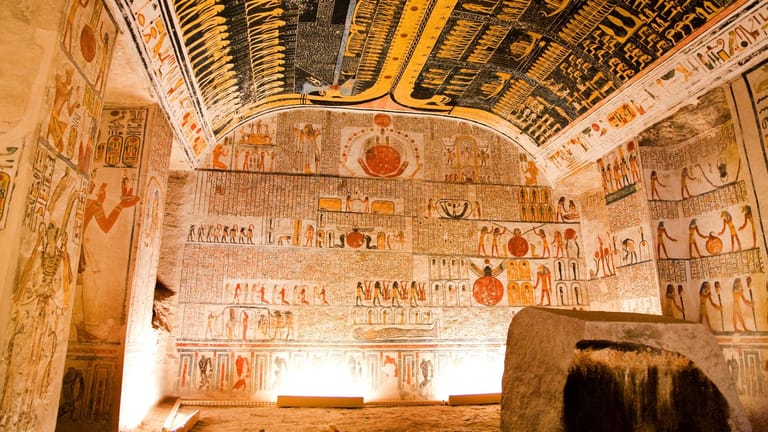 Hieroglyphen in der Grabkammer Ramses V. aus dem 12. Jahrhundert vor Christus in Luxor.